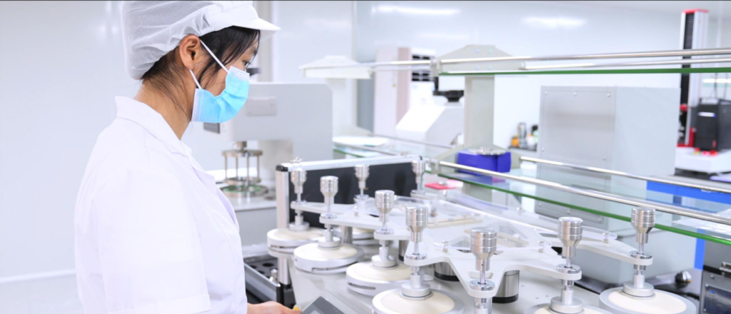 ISO-certified sanitary napkin production workshop and quality inspection